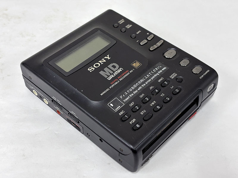 SONY MDウォークマン MZ-1 表面 2