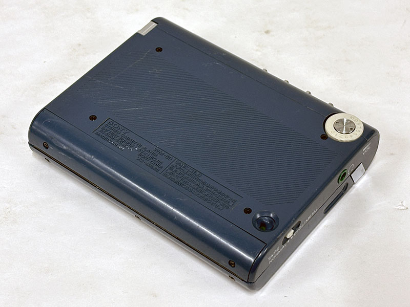 SONYのカセットウォークマン WM-50 ブルー 裏
