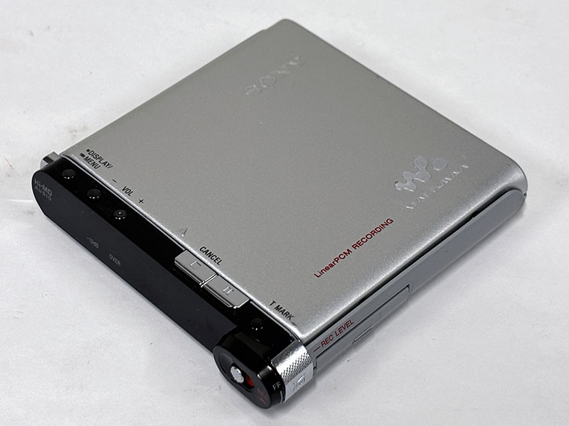 SONY Hi-MDウォークマン MZ-RH1 表面