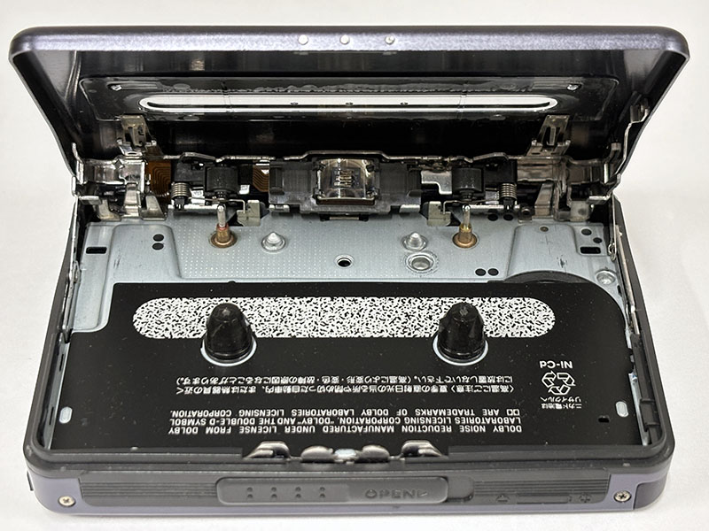 SONY カセットウォークマン WM-EX677 内部