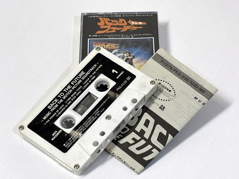 カセットテープ:サントラ BACK TO THE FUTURE バック・トゥ・ザ・フューチャー オリジナル・サウンドトラック 同梱品