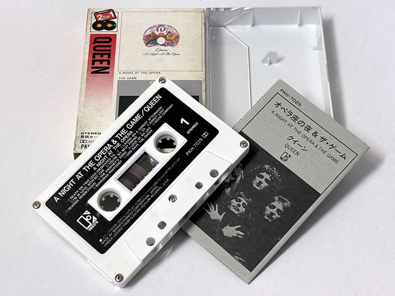 カセットテープ:アルバム QUEEN クイーン A Night At The Opera / The Game オペラ座の夜 / ザ・ゲーム 同梱物