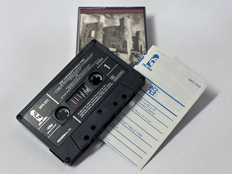 カセットテープ:アルバム U2 The Unforgettable Fire(焔) 同梱物