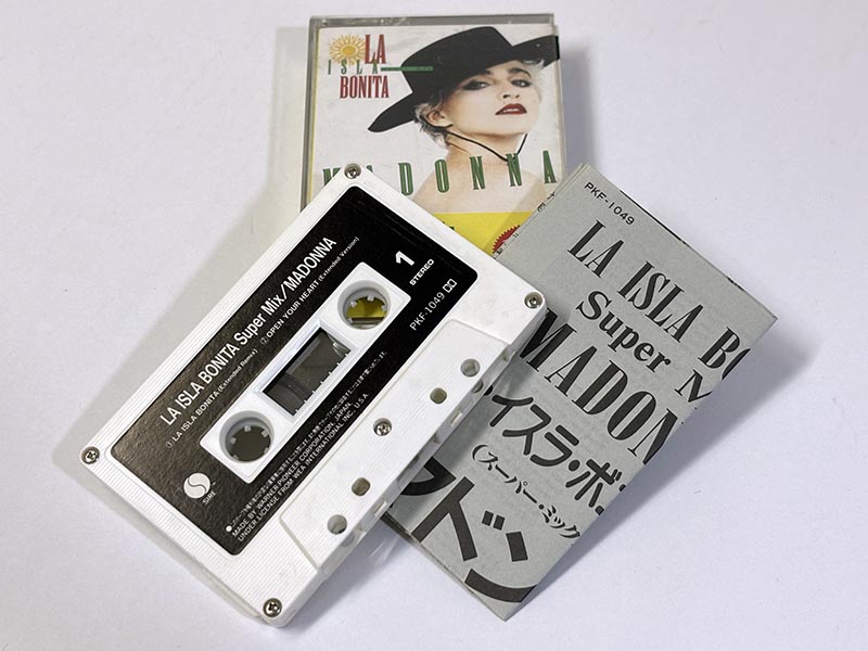カセットテープ:シングル マドンナ MADONNA ラ・イスラ・ボニータ La Isla Bonita 同梱物