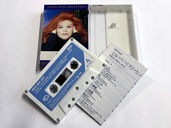 カセットテープ:ベストアルバム MILVA BEST HITS 同梱物