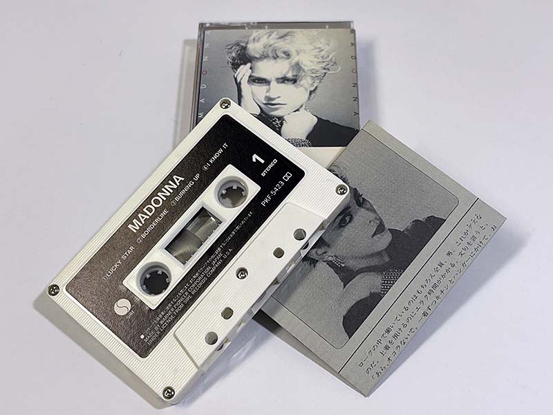 カセットテープ:アルバム マドンナ Madonna バーニング・アップ Burning Up 同梱物